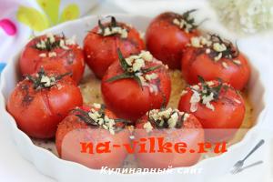 Запеченные в духовке помидоры с ароматными травами и чесноком