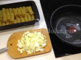 Cannelloni su malta mėsa pomidorų padaže Paruoškite cannelloni pomidorų padaže