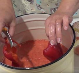 Homemade tomato paste