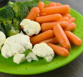 Olivier salatası: farklı tarifler için kalori içeriği, yemeğin faydaları